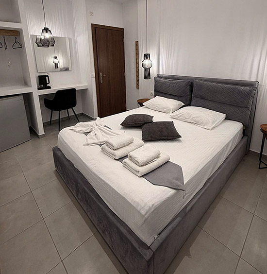 home-left1.jpg
